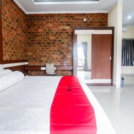 Reddoorz Plus Near Kualanamu Airport Medan Exterior photo
