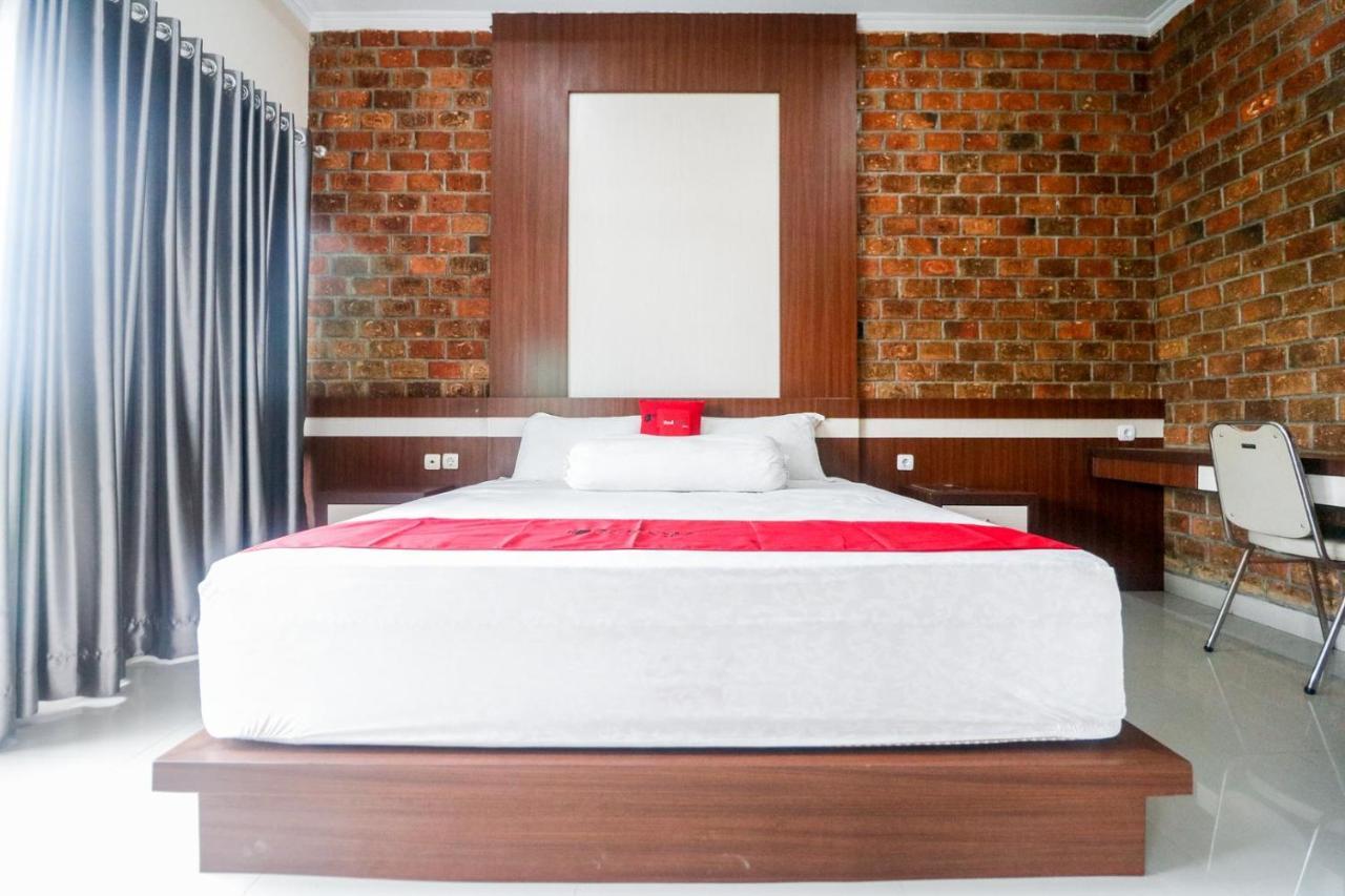 Reddoorz Plus Near Kualanamu Airport Medan Exterior photo