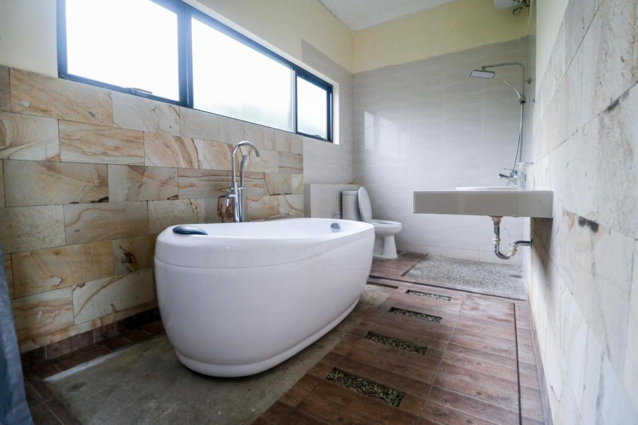 Reddoorz Plus Near Kualanamu Airport Medan Exterior photo
