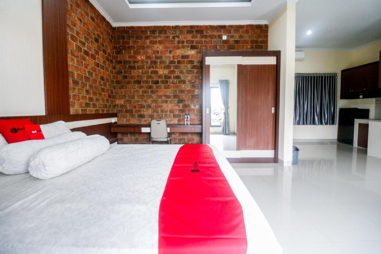 Reddoorz Plus Near Kualanamu Airport Medan Exterior photo