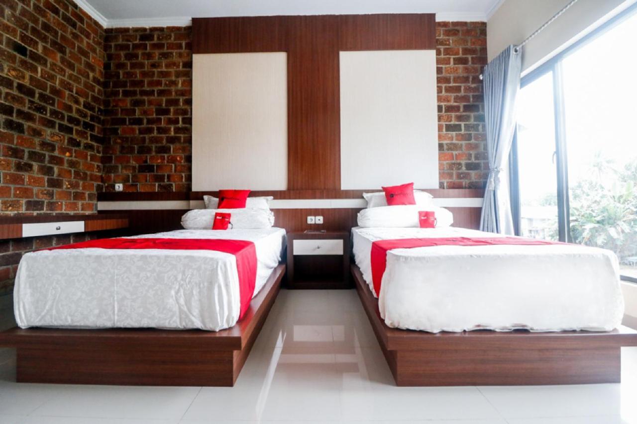 Reddoorz Plus Near Kualanamu Airport Medan Exterior photo