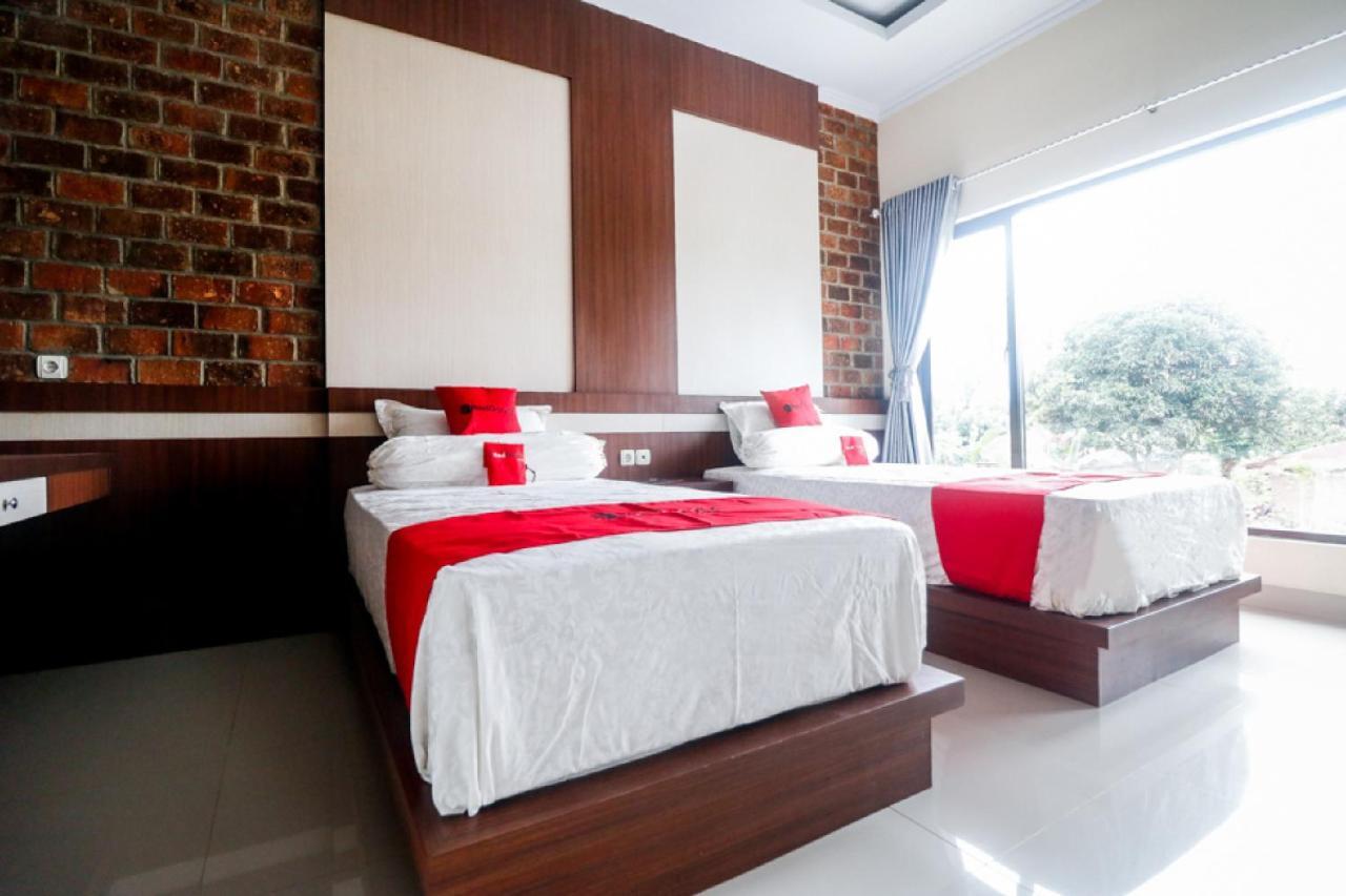 Reddoorz Plus Near Kualanamu Airport Medan Exterior photo