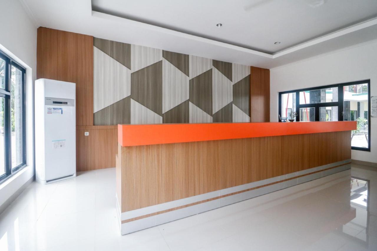 Reddoorz Plus Near Kualanamu Airport Medan Exterior photo