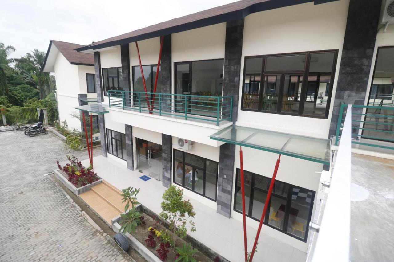 Reddoorz Plus Near Kualanamu Airport Medan Exterior photo